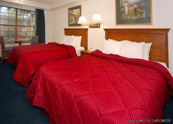 Red Lion Inn & Suites Auburn Room photo