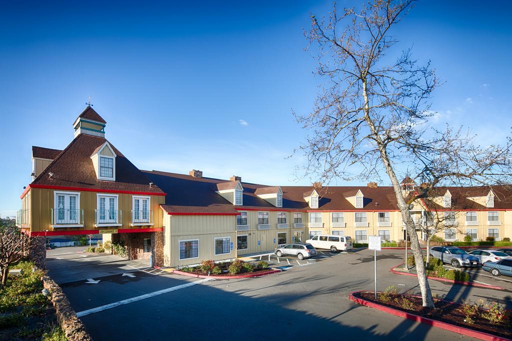 Red Lion Inn & Suites Auburn Exterior photo