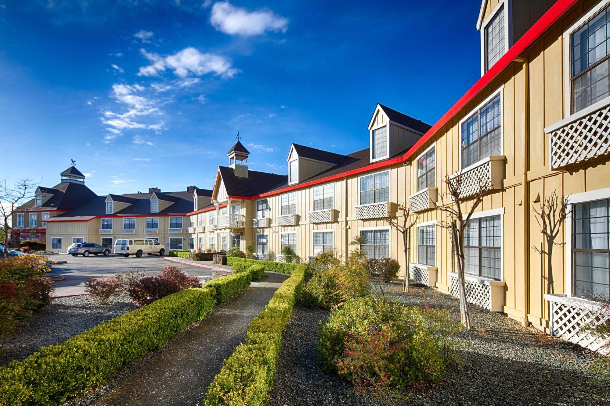 Red Lion Inn & Suites Auburn Exterior photo